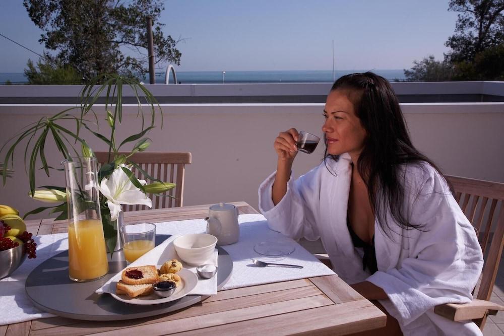 Noha Suite Hotel Riccione Eksteriør billede